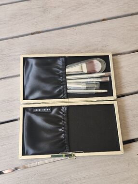 Bobbi Brown Black and Silver Travel Brush Kit Edition Limited